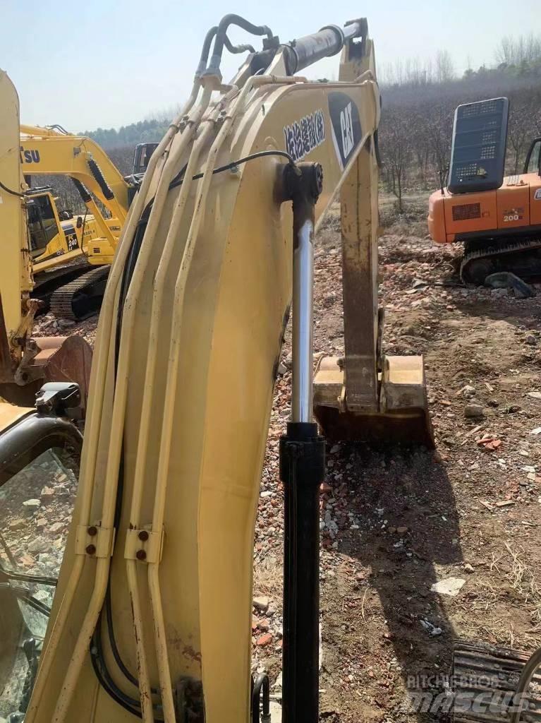 CAT 323D2 Pelle sur chenilles