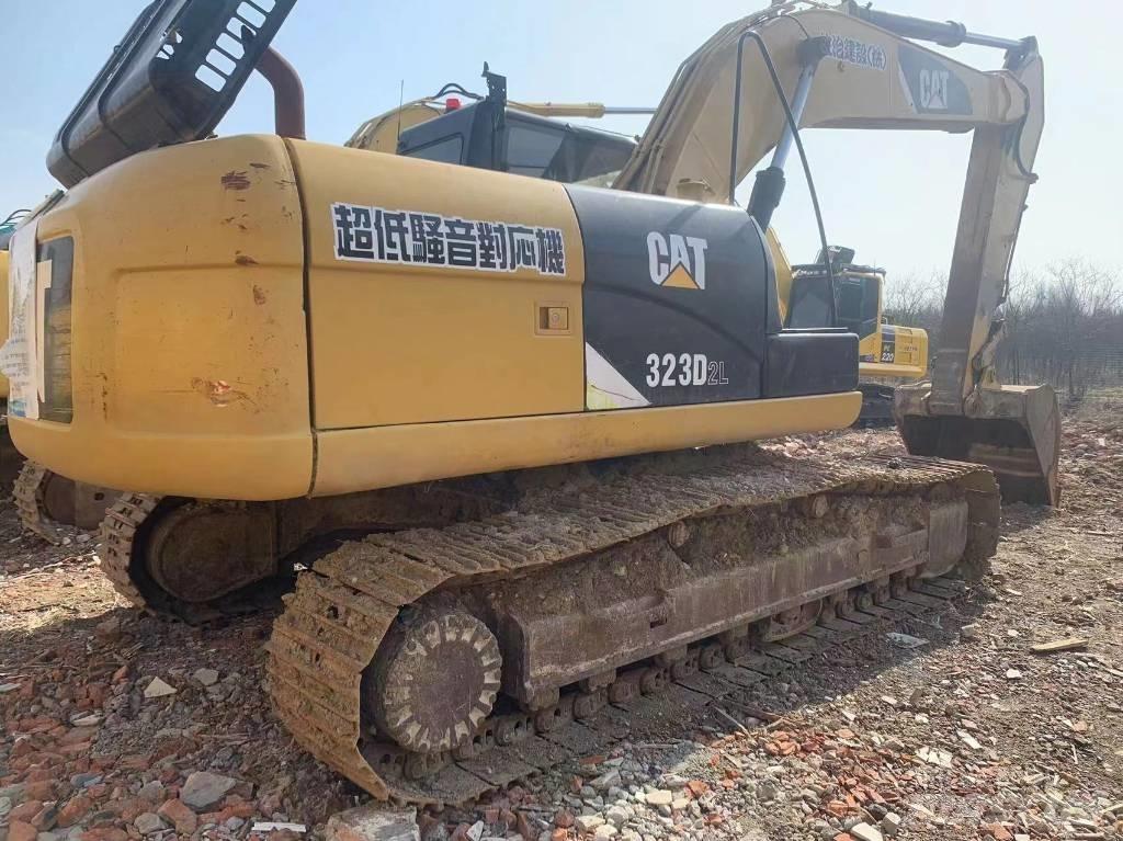 CAT 323D2 Pelle sur chenilles