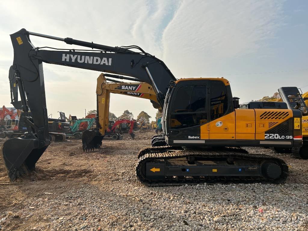 Hyundai R220LC-9S Pelle sur chenilles