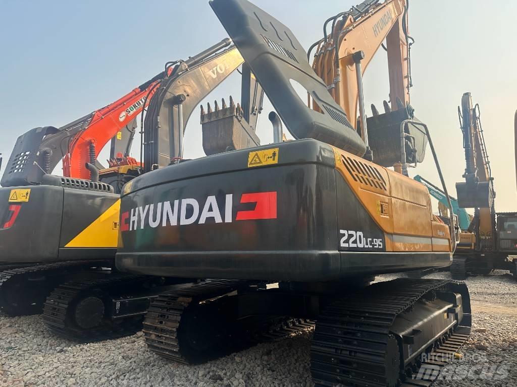 Hyundai R220LC-9S Pelle sur chenilles