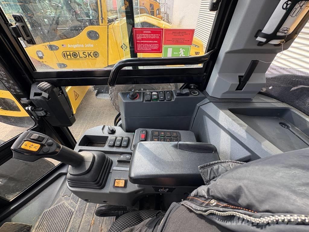 CAT 906 Chargeuse sur pneus