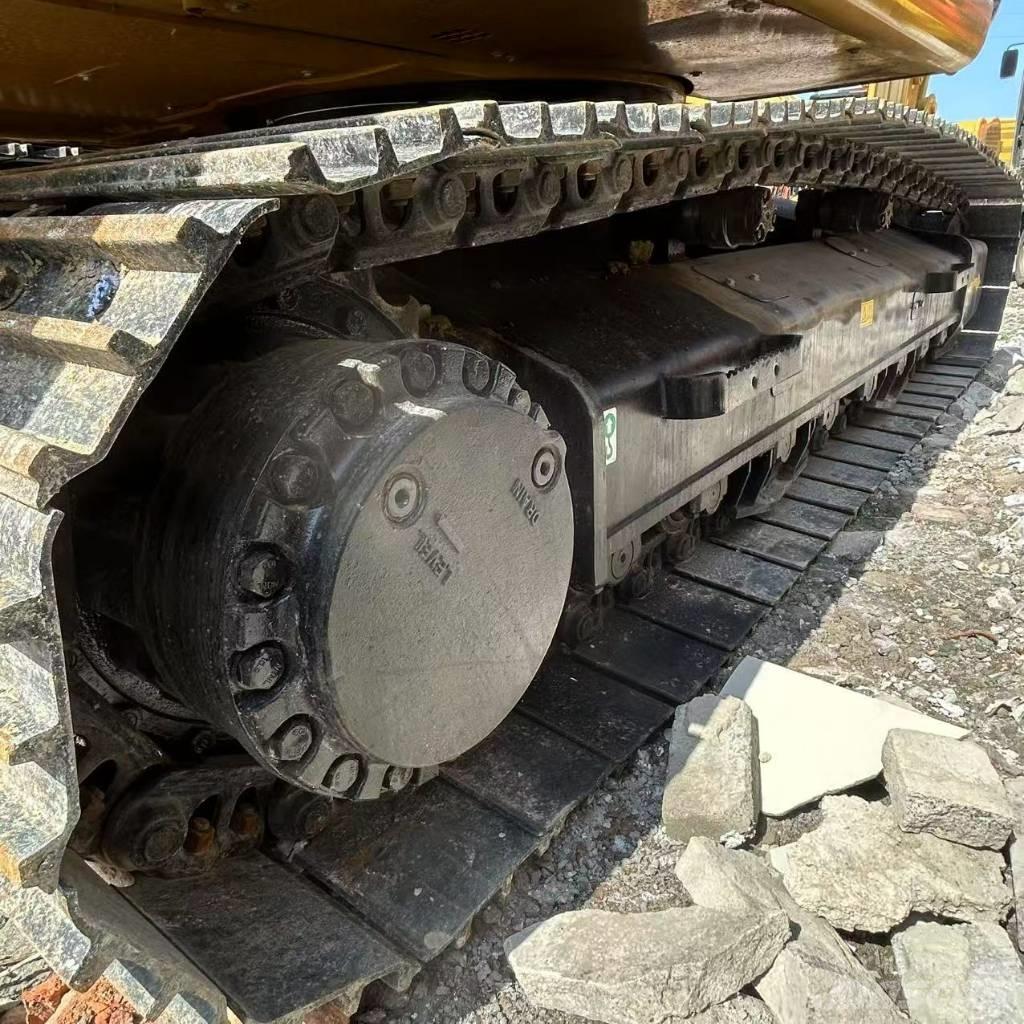 CAT 326D2L Pelle sur chenilles