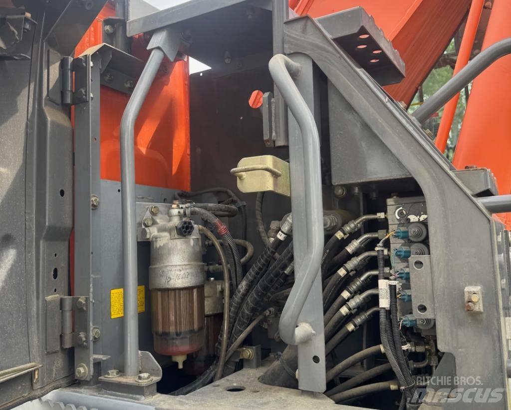 Hitachi ZX 220 W-3 Pelle sur pneus