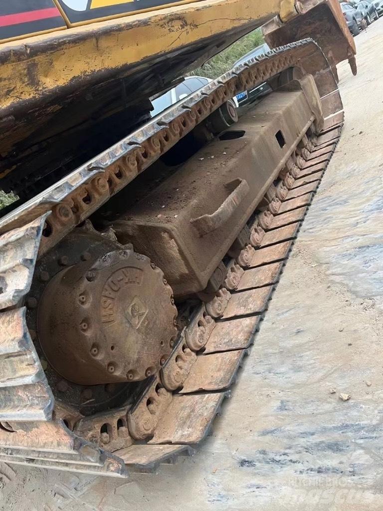 CAT 313 D Pelle sur chenilles