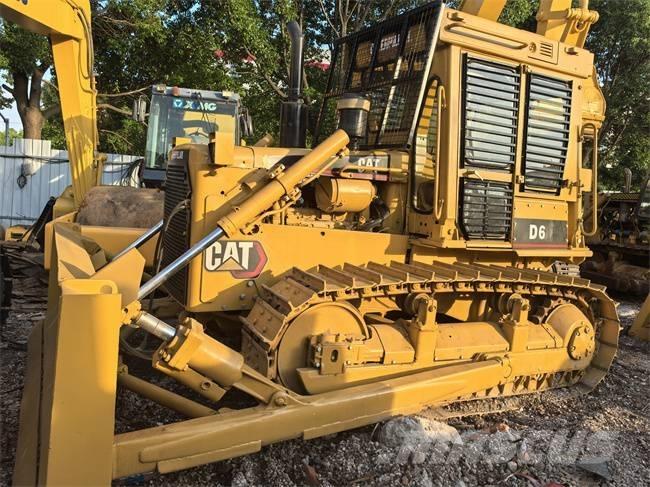 CAT D 6 D Bouteurs sur chenilles