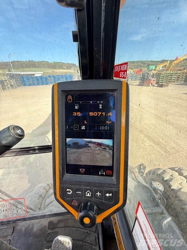 JCB JS 145 W Pelle sur pneus