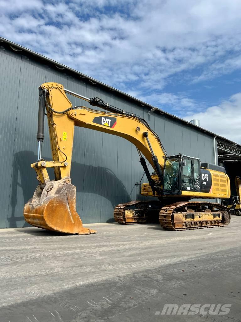 CAT 352F Pelle sur chenilles