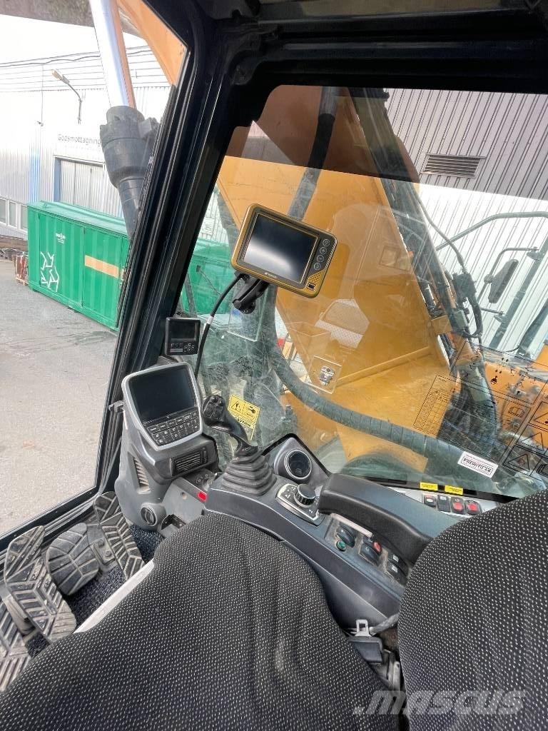 Hyundai HX 260 L Pelle sur chenilles