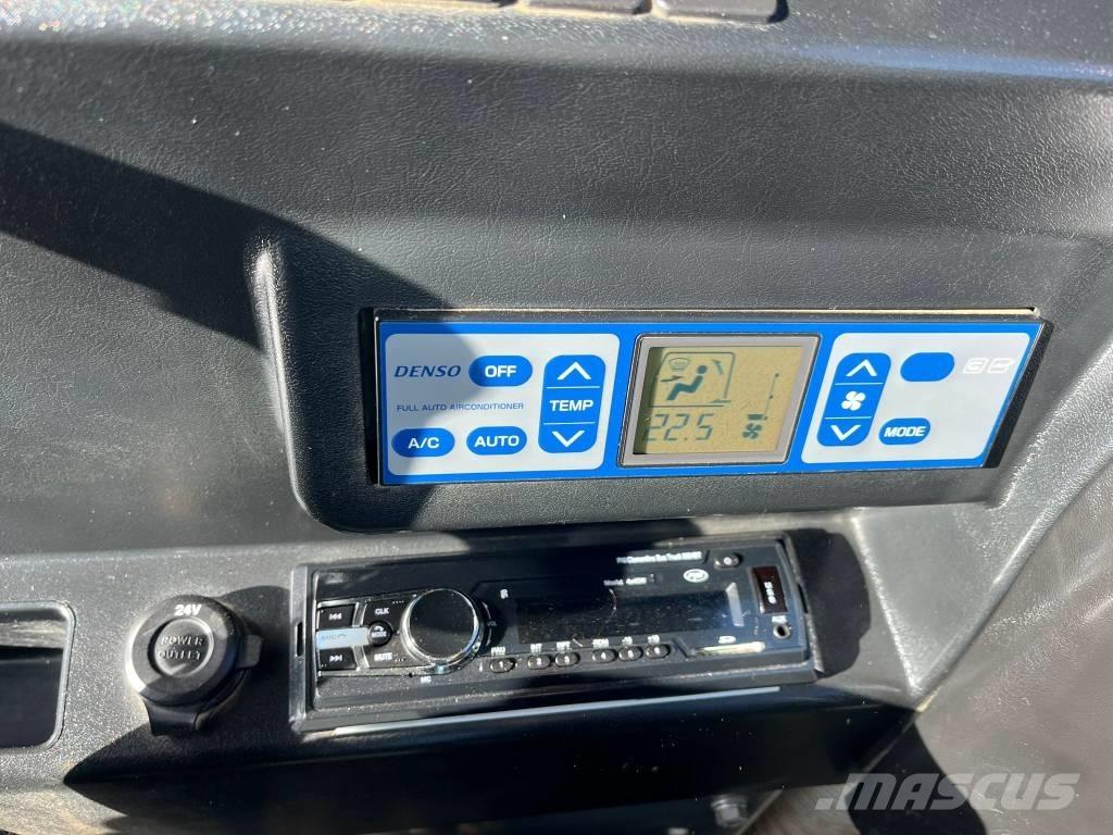 Takeuchi TB 295 W Pelle sur pneus