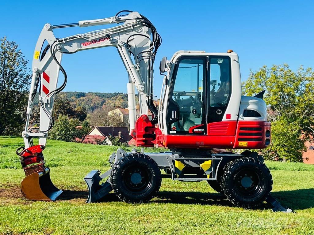 Takeuchi TB 295 W Pelle sur pneus