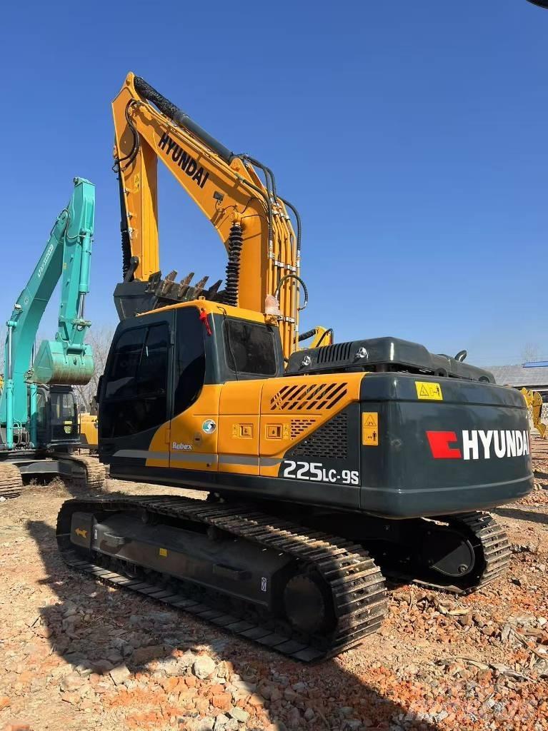 Hyundai 225-9 Pelle sur chenilles