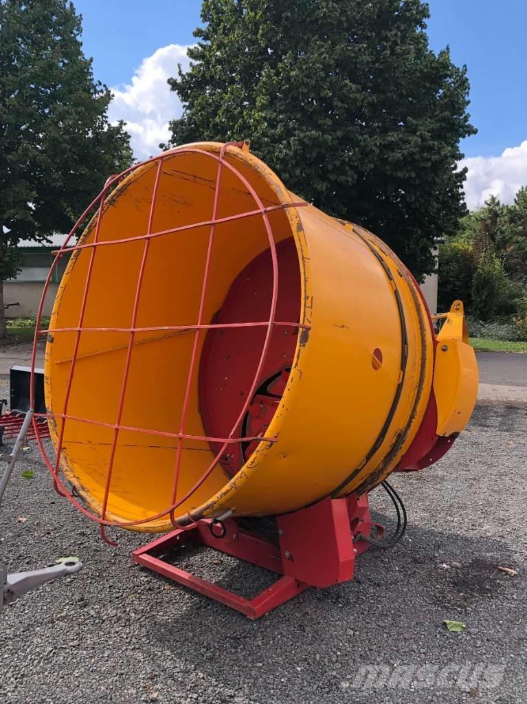 TEAGLE TOMAHAWK 5050 Dérouleuse, pailleuse