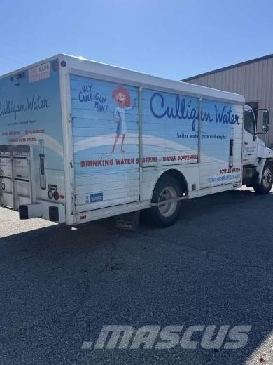 Hino 268 Camion de livraison de boisson