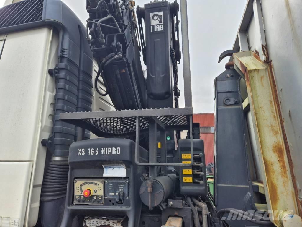 Volvo FM 460 Camion plateau ridelle avec grue