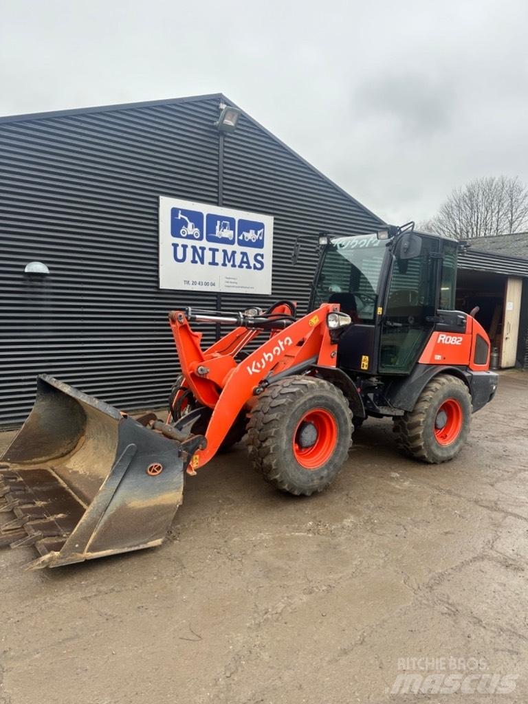 Kubota R 082 Chargeuse sur pneus