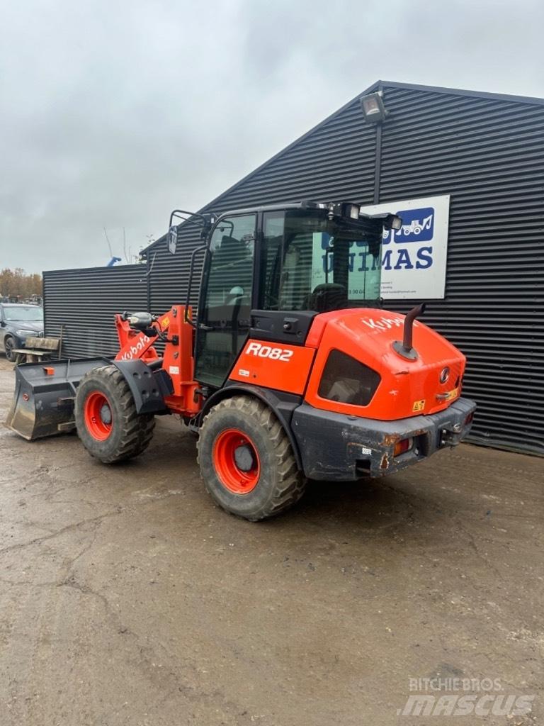 Kubota R 082 Chargeuse sur pneus