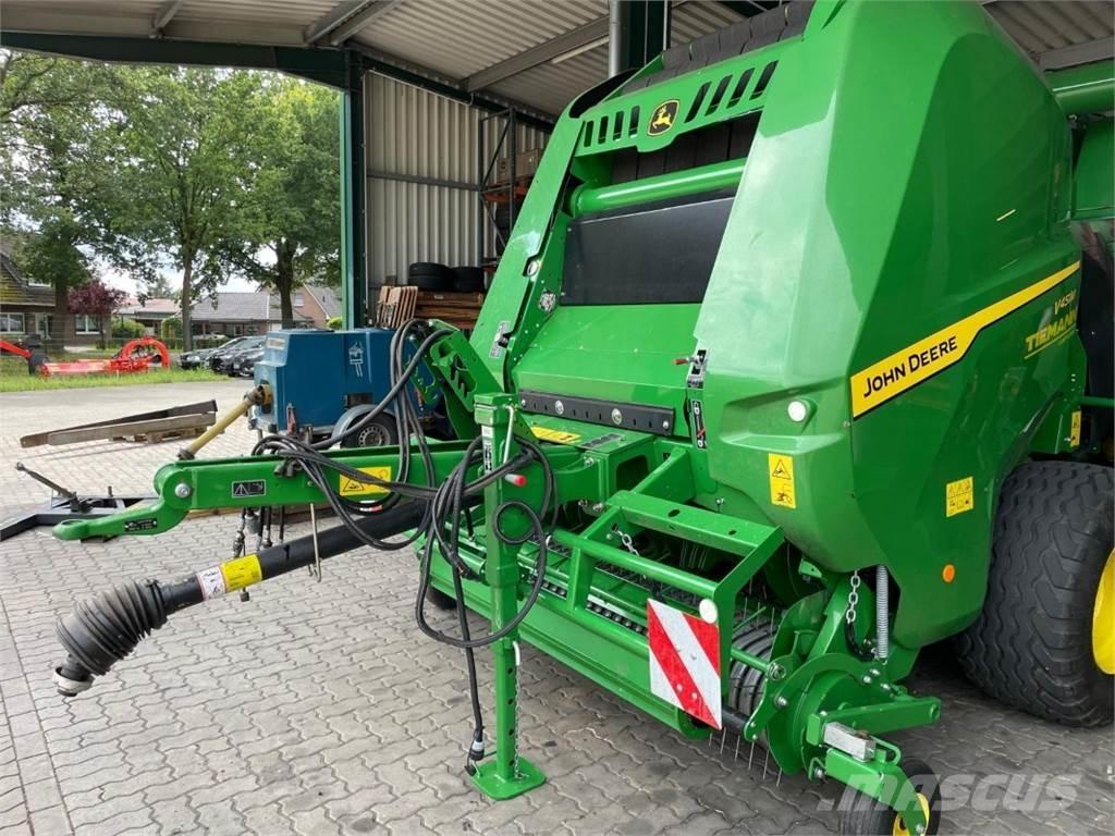John Deere V451M Presse à balle ronde