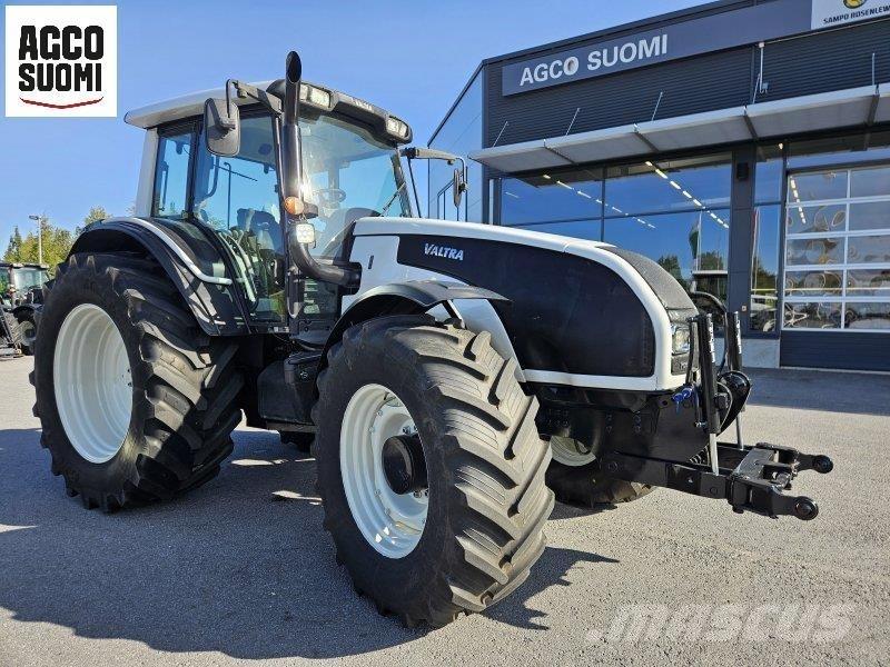 Valtra T151 EH Tracteur