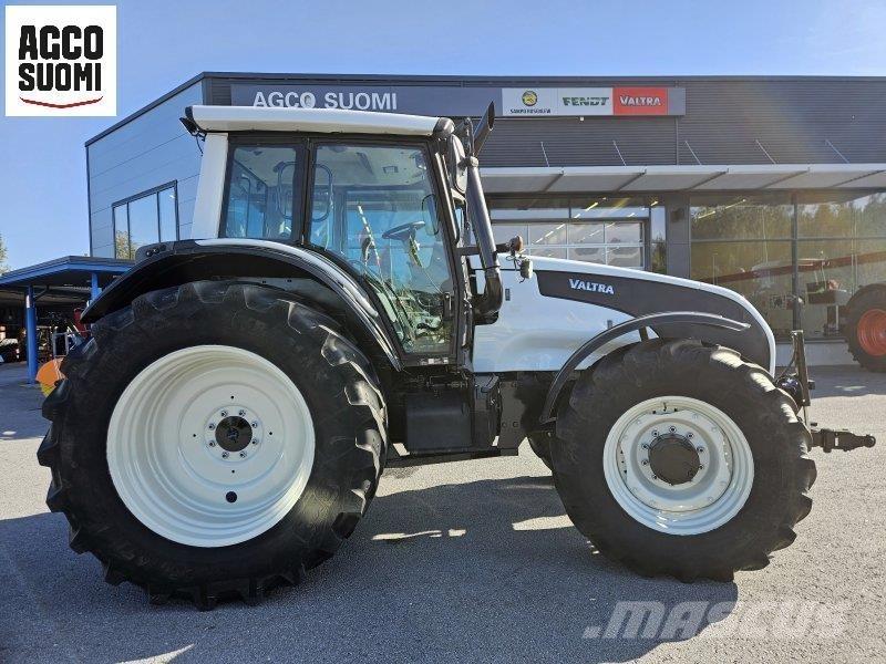 Valtra T151 EH Tracteur