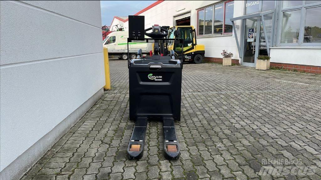 Hyster P 2.0 S Transpalette accompagnant