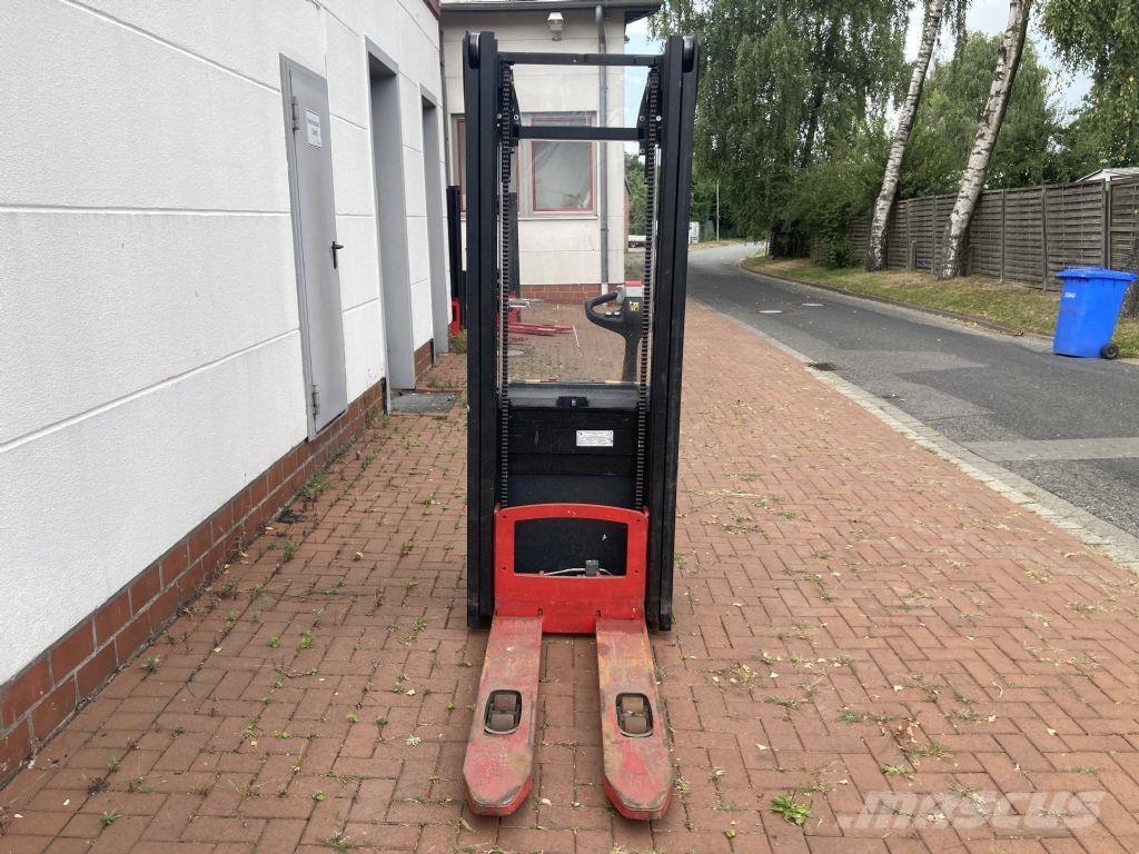 Hyster S 1.0 Gerbeur accompagnant