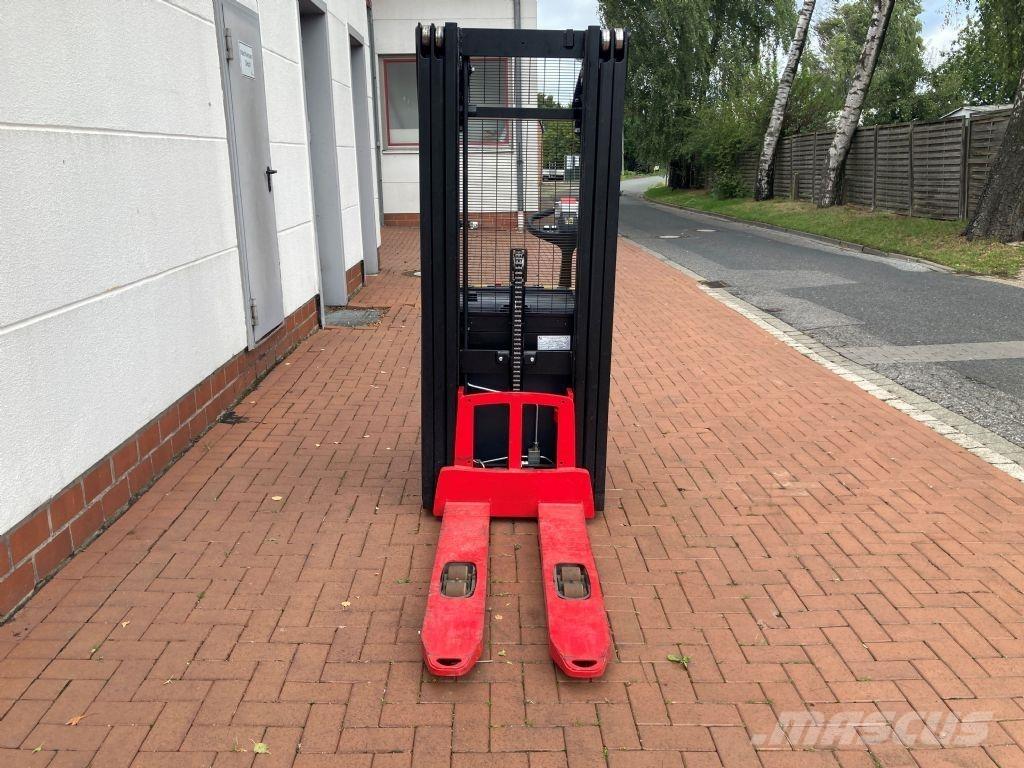 Hyster S 1.4 Gerbeur accompagnant