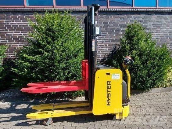 Hyster S 1.4 IL Gerbeur accompagnant