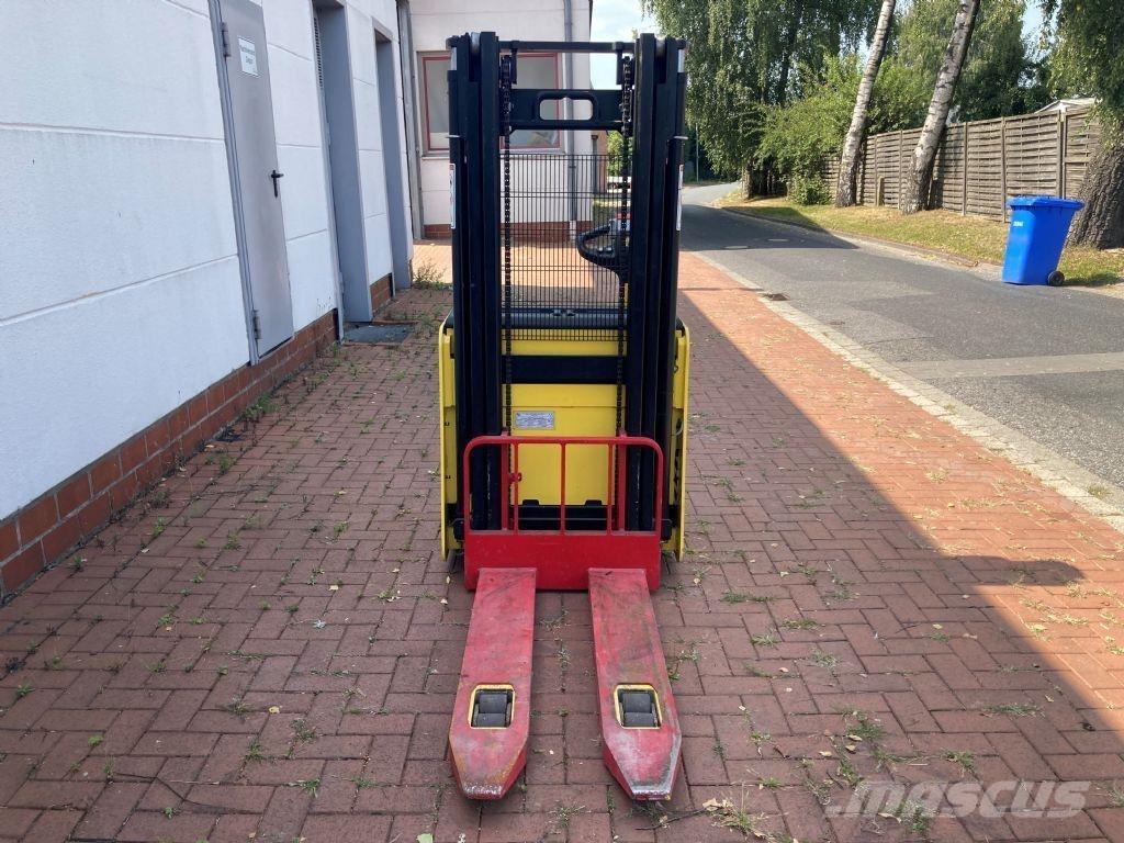 Hyster S 1.4 IL Gerbeur accompagnant