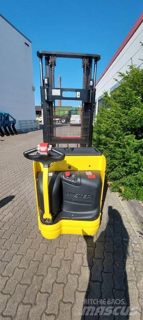 Hyster S 1.4 IL Gerbeur accompagnant
