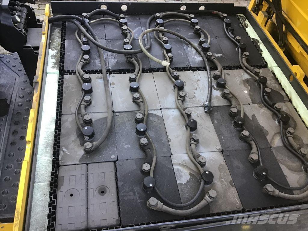 Hyundai 32B-7 Chariots élévateurs électriques