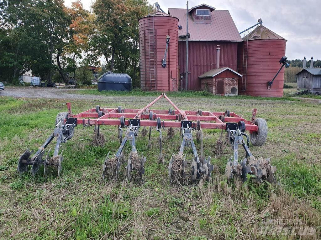 Kipa  Déchaumeur, cultivateur