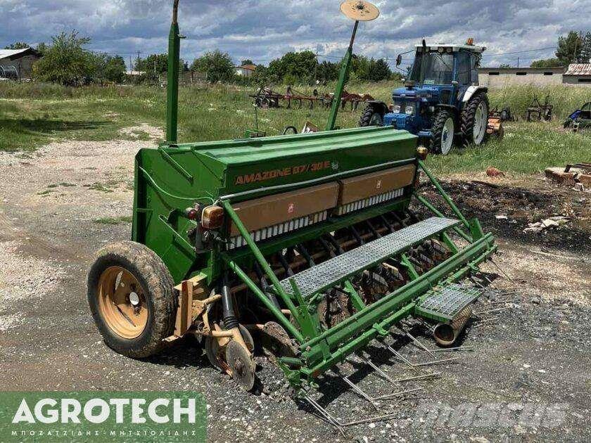 Amazone D7/30E Tracteur