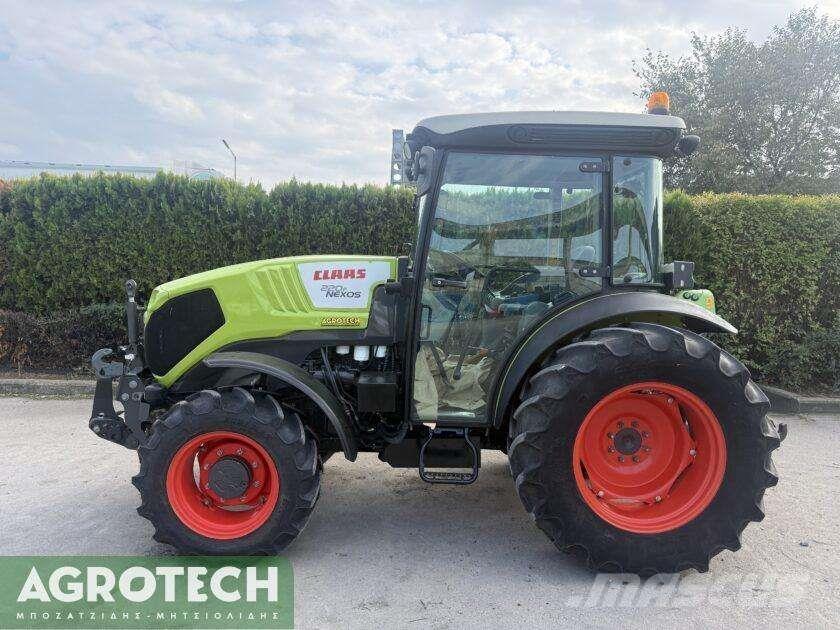 CLAAS NEXOS 220F Tracteur