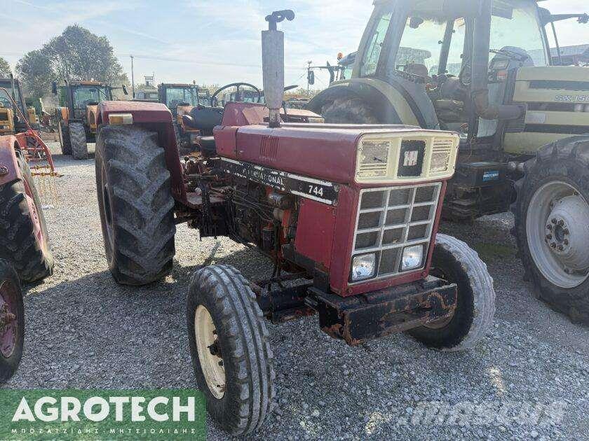 International 724 Tracteur