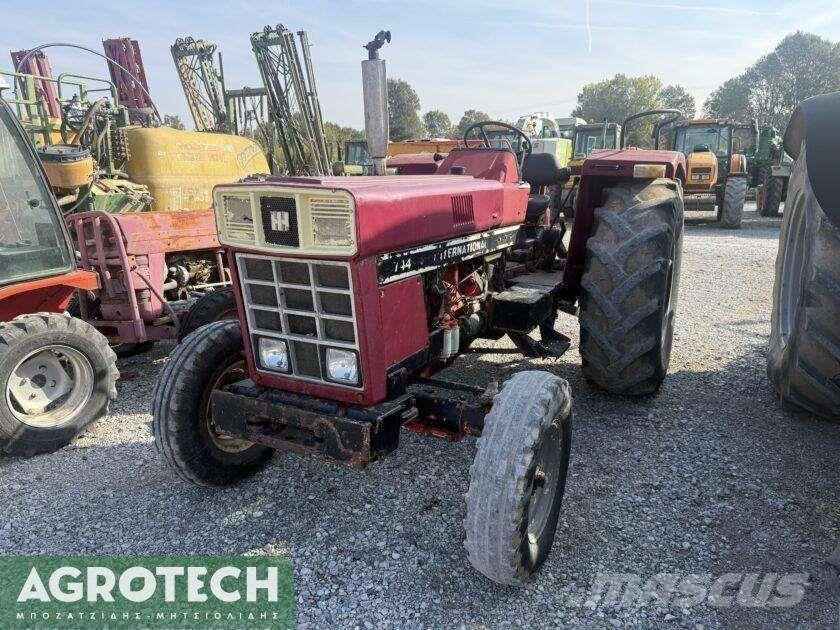 International 724 Tracteur
