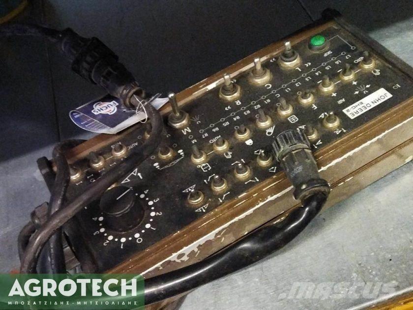 John Deere 840i Tracteur