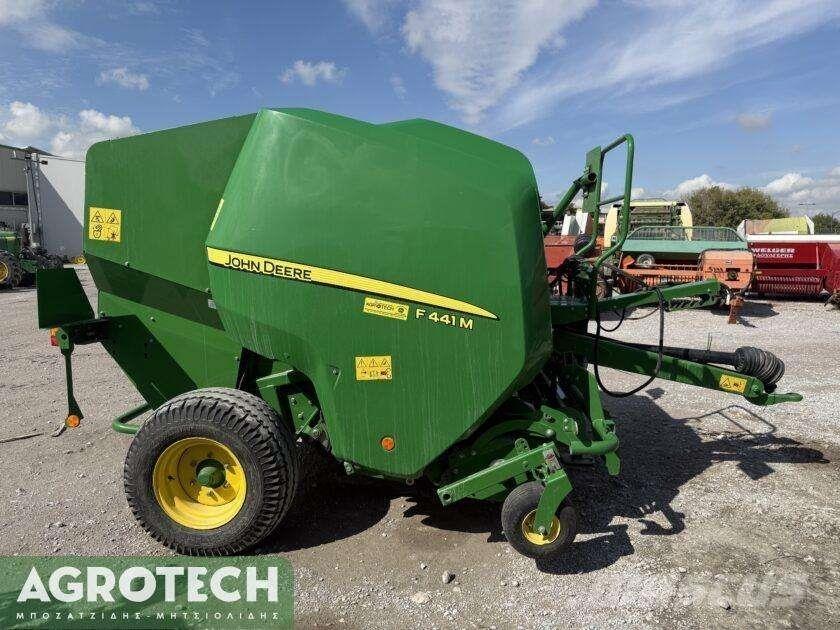 John Deere F441M Presse à balle ronde