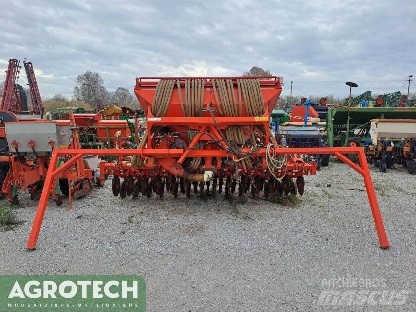 Kuhn VENTA LC 3500 Tracteur