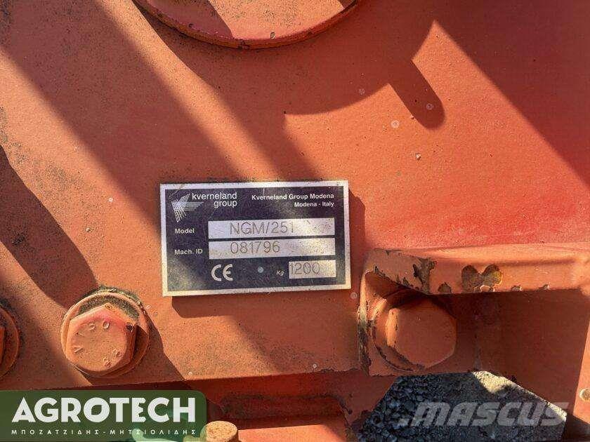 Kverneland NGM 251 Tracteur