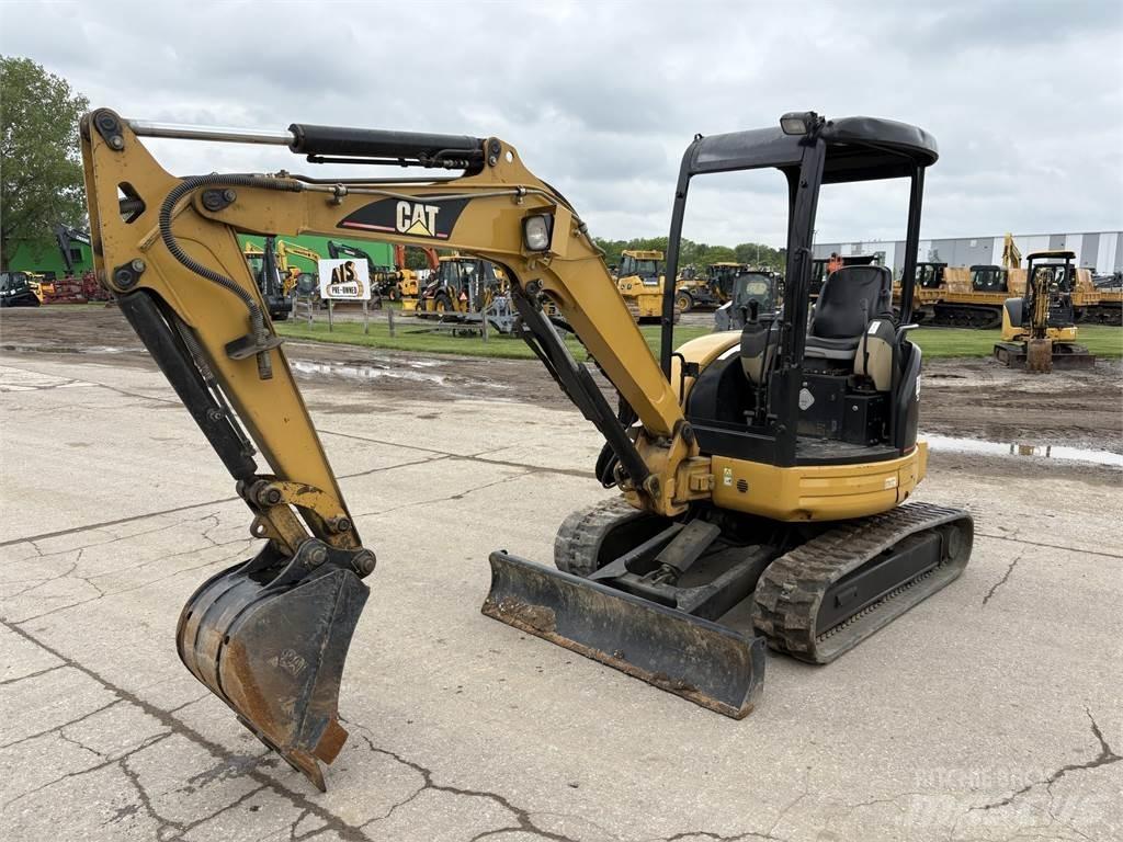 CAT 303C Pelle sur chenilles
