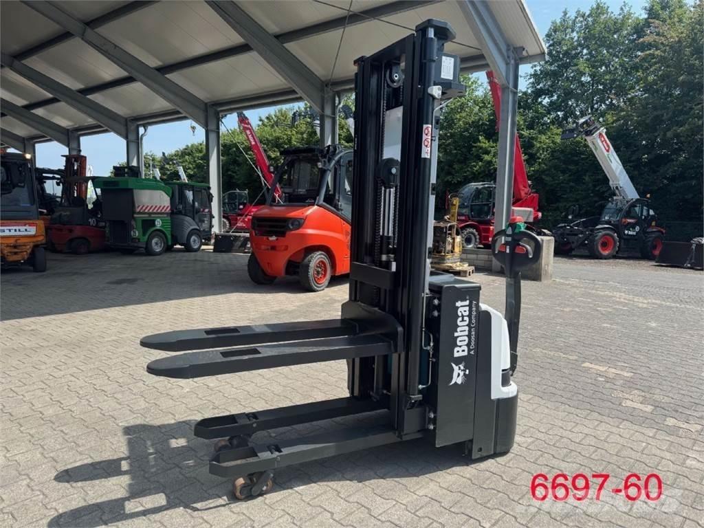 Bobcat BSL 12 N-7i Gerbeur accompagnant