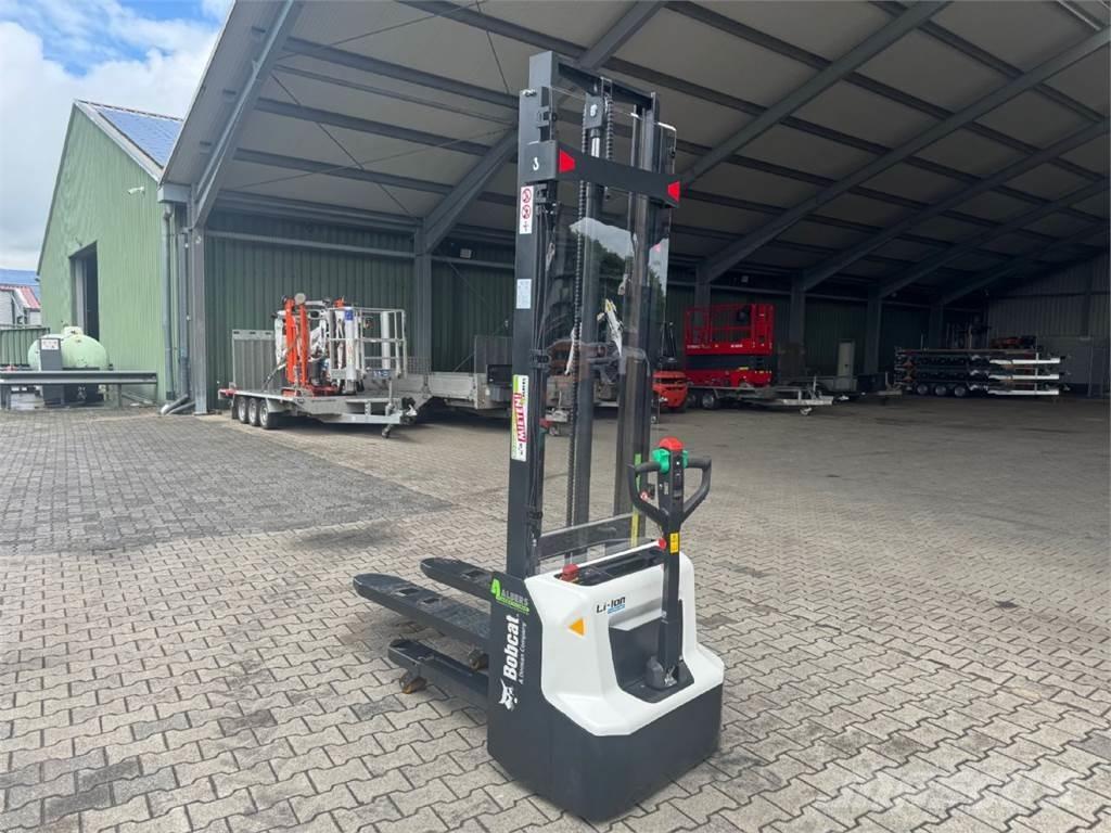 Bobcat LSM12N-7 i Gerbeur accompagnant