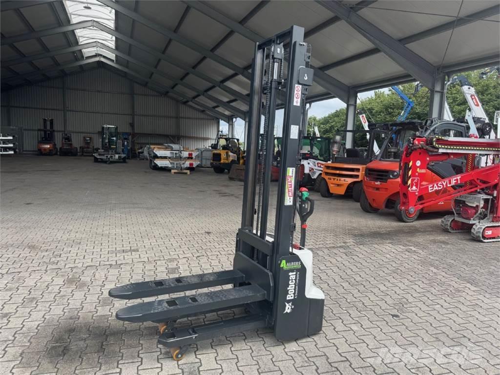 Bobcat LSM12N-7 i Gerbeur accompagnant