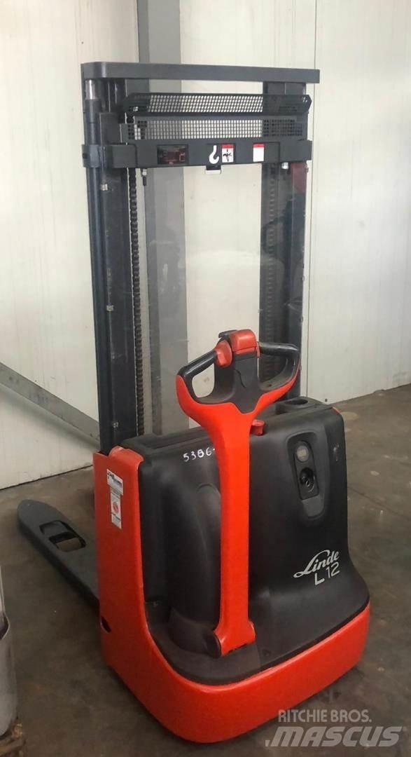 Linde L 12 Gerbeur accompagnant
