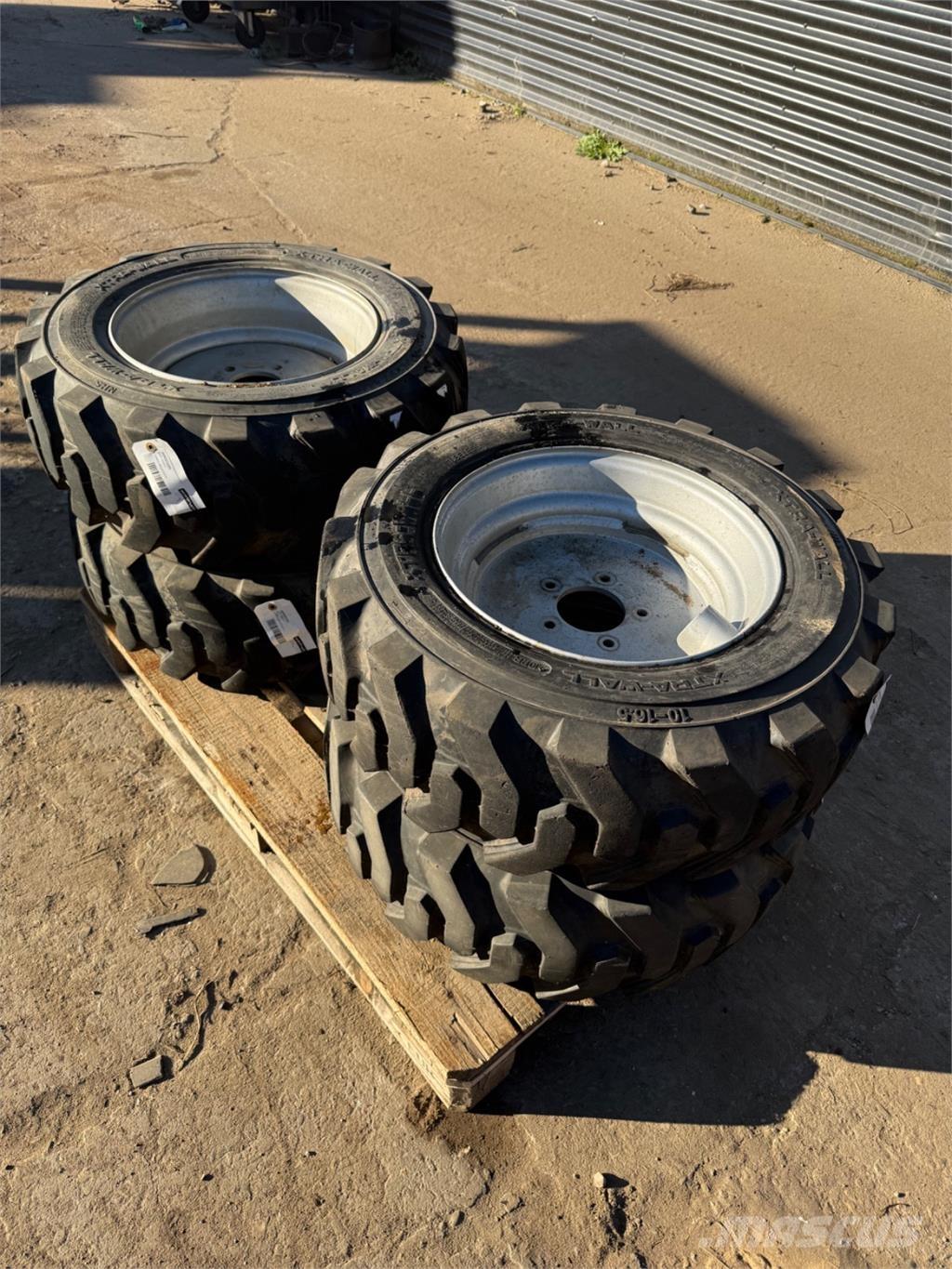  10-16.5 Pneus, roues et jantes