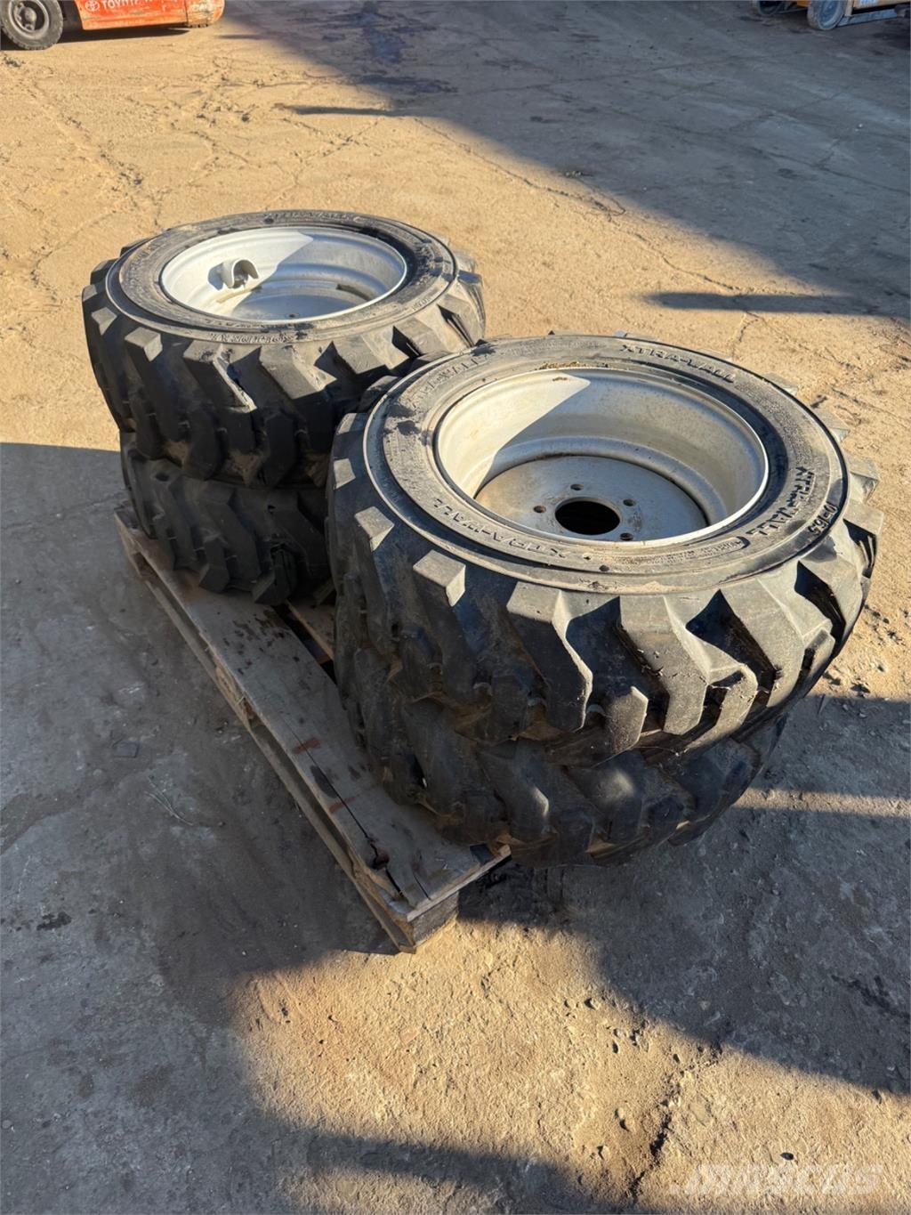  10-16.5 Pneus, roues et jantes