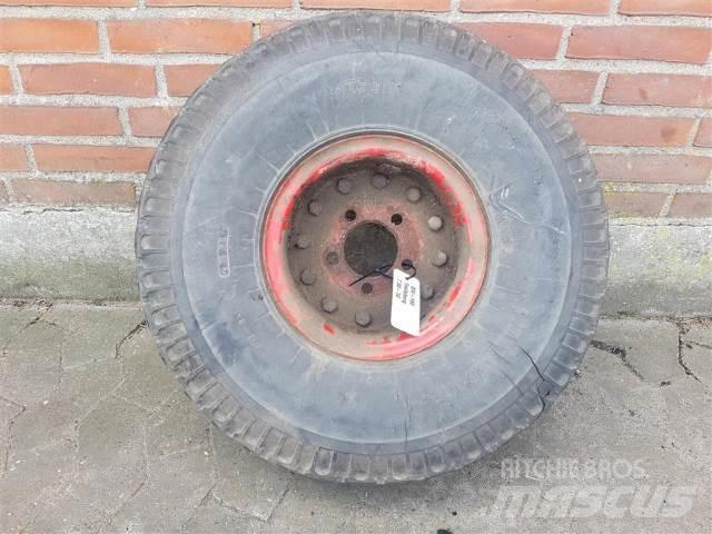  10 7.50-10 Pneus, roues et jantes