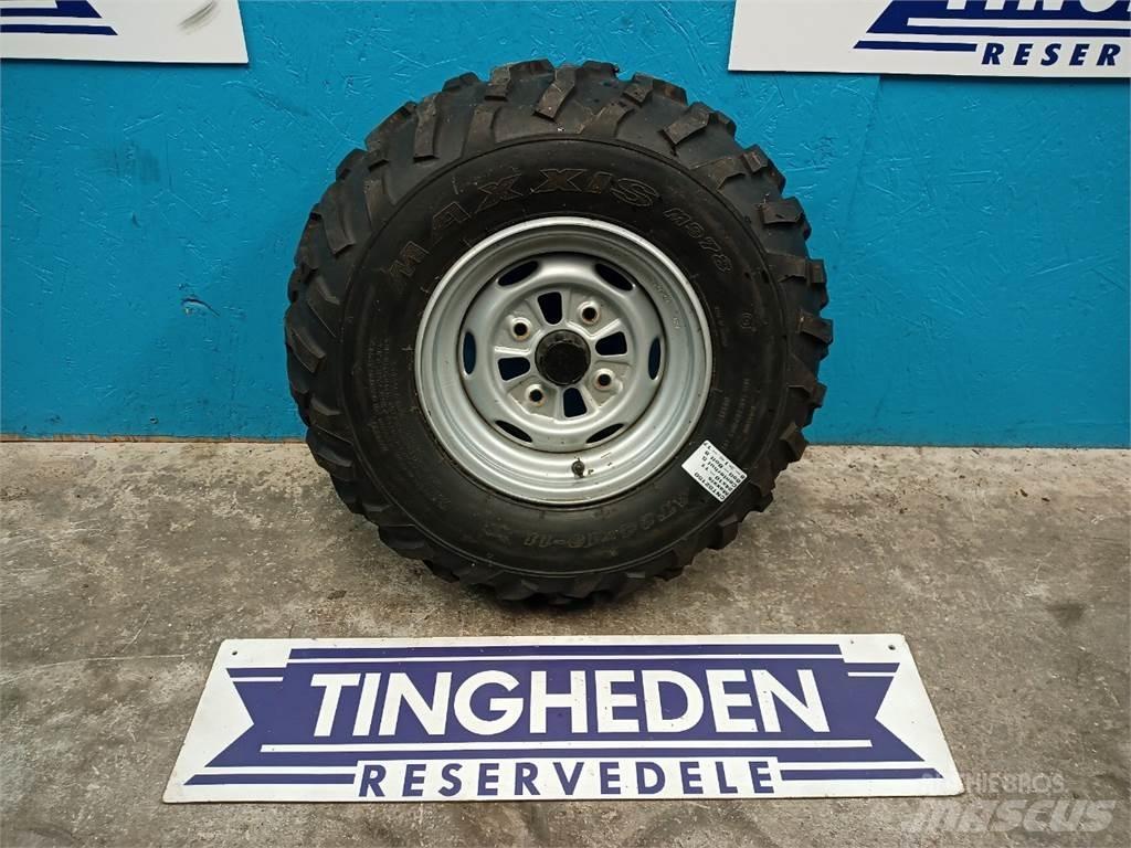  11 24x10-11 Pneus, roues et jantes