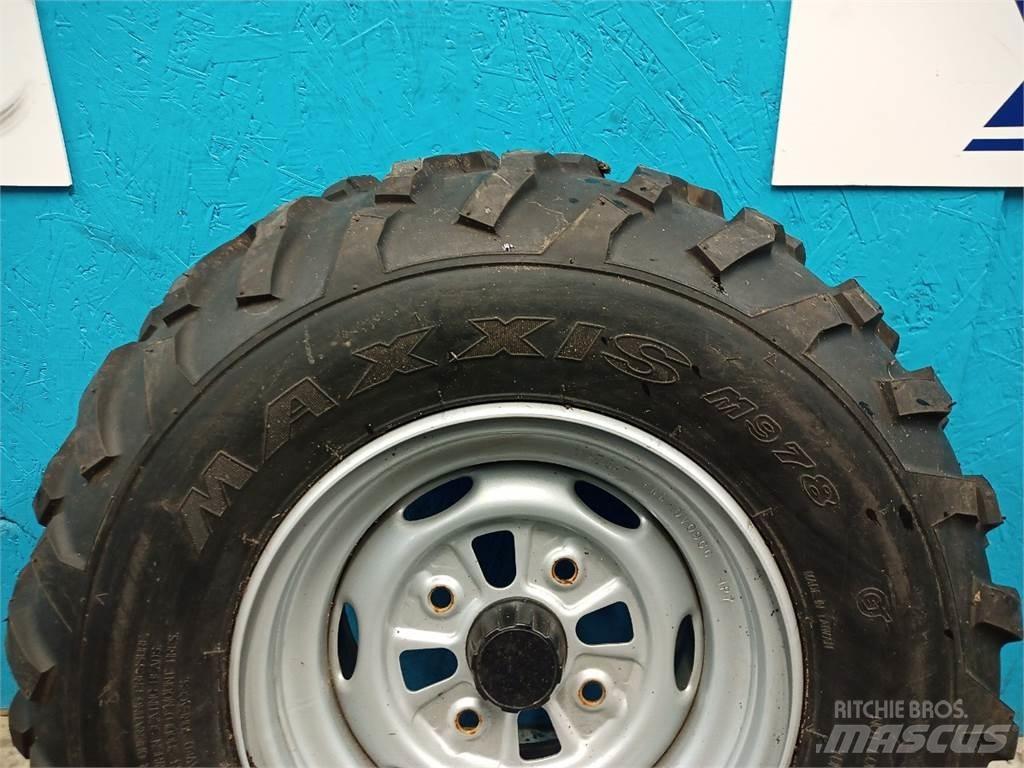  11 24x10-11 Pneus, roues et jantes