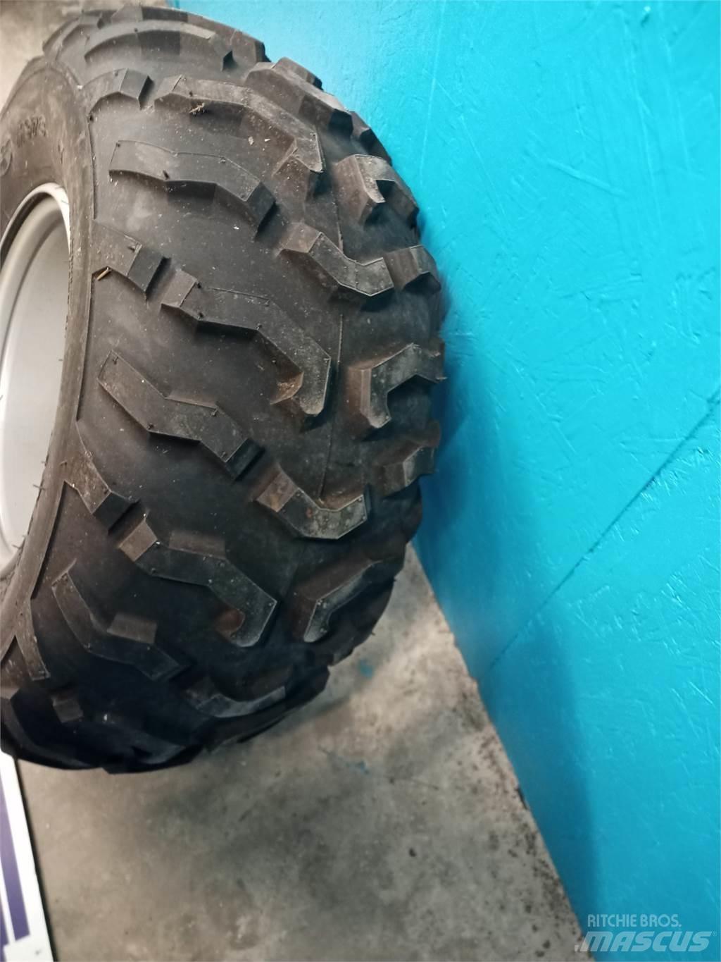 11 24x10-11 Pneus, roues et jantes